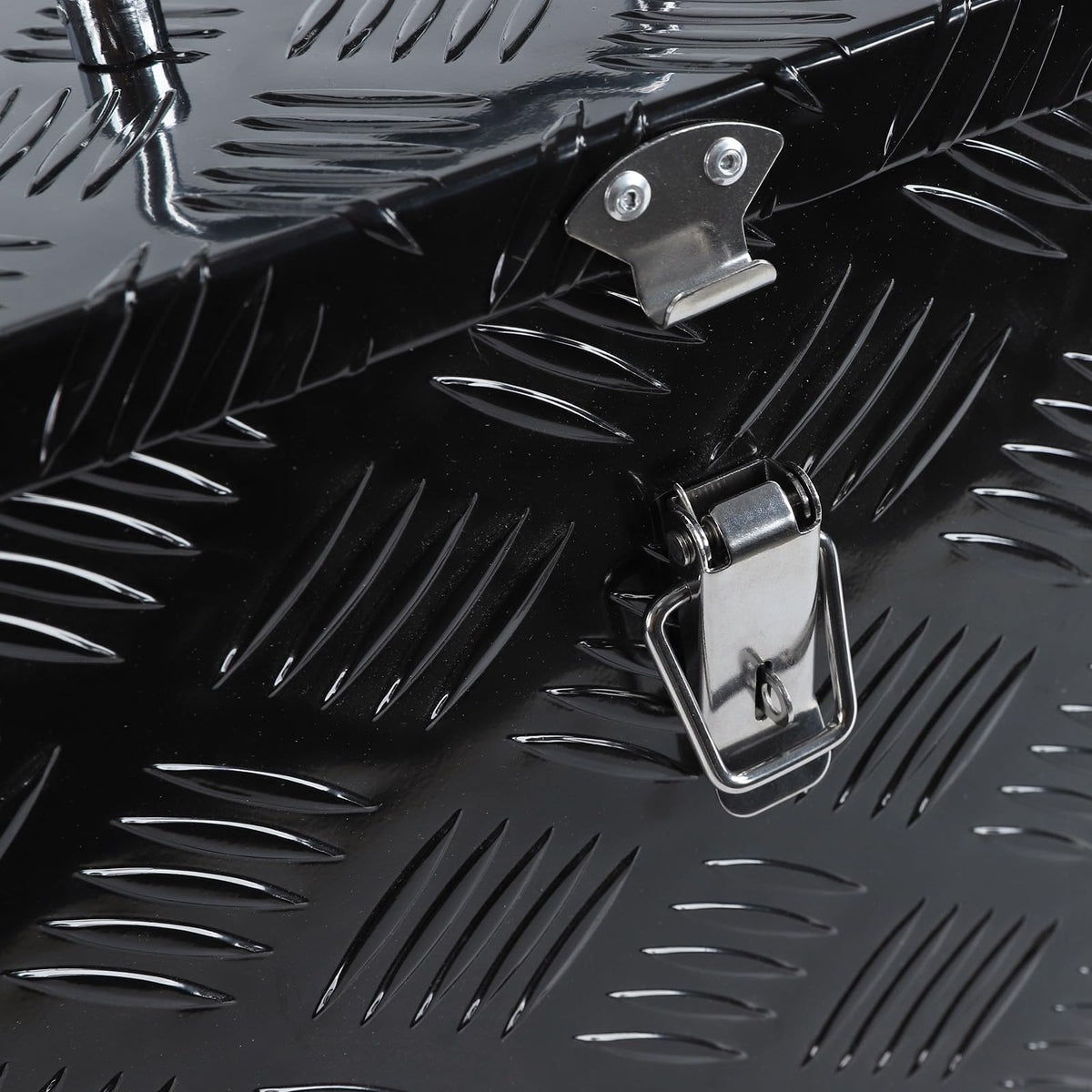 16 Inch Heavy-Duty Aluminum Truck Tool Box with Stripe Tread Design Q217