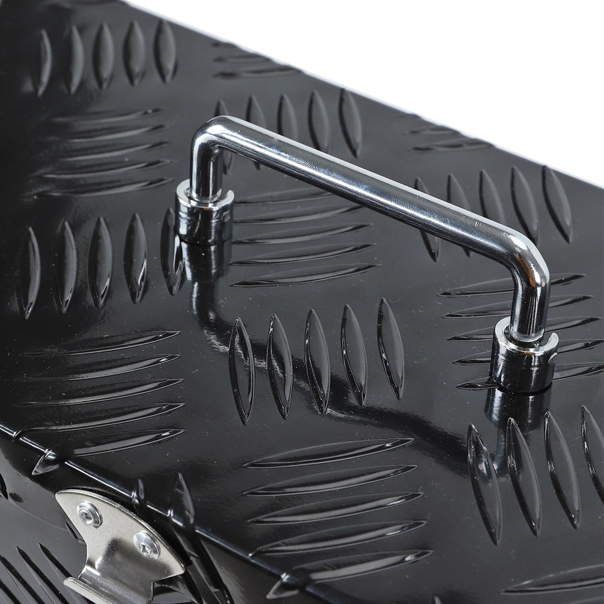 16 Inch Heavy-Duty Aluminum Truck Tool Box with Stripe Tread Design Q217